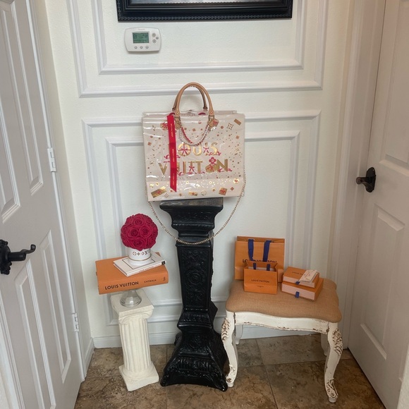 Large Louis Vuitton Holiday Edition PVC Tote - Picture 13 of 16